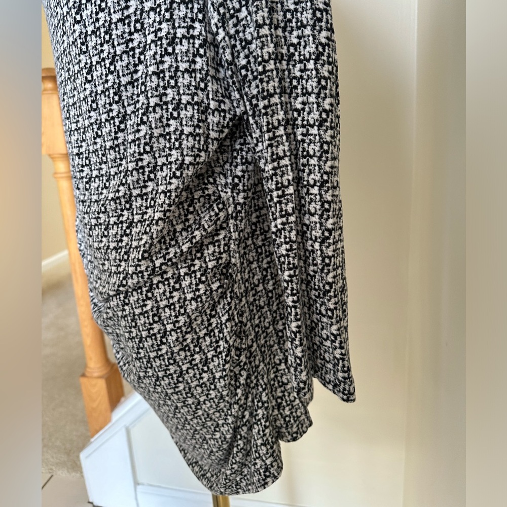 Black and White Tunic Shirt - XL - Picture 4 of 7